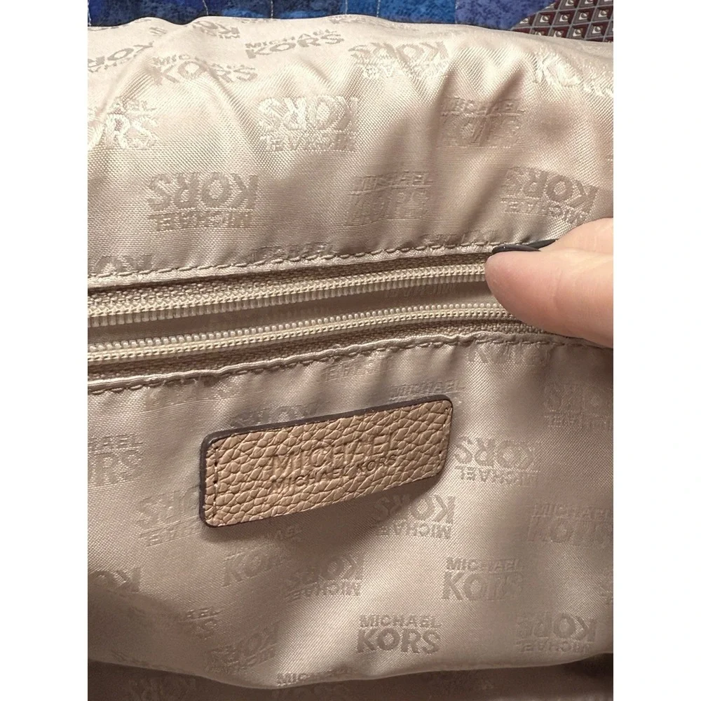 Michael Kors Crossbody Shoulder Bag Taupe Pebbled Leather Lk Nw